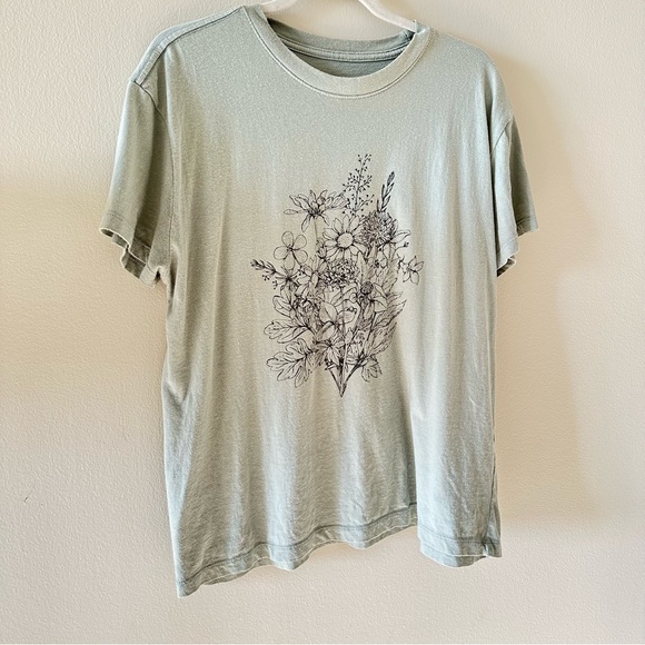 🩷TARGET LIGHT GREEN FLORAL KINDNESS GRAPHIC TEE LIGHTWEIGHT TRENDING SIZE XL - Picture 4 of 8